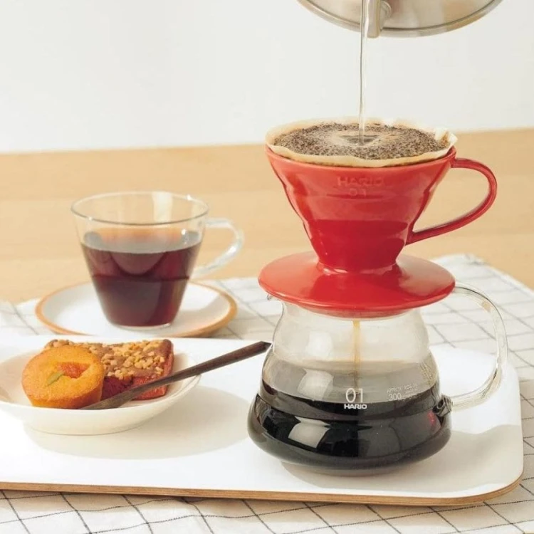 Hario dripper V60 ceramiczny czerwony | CoffeeLove