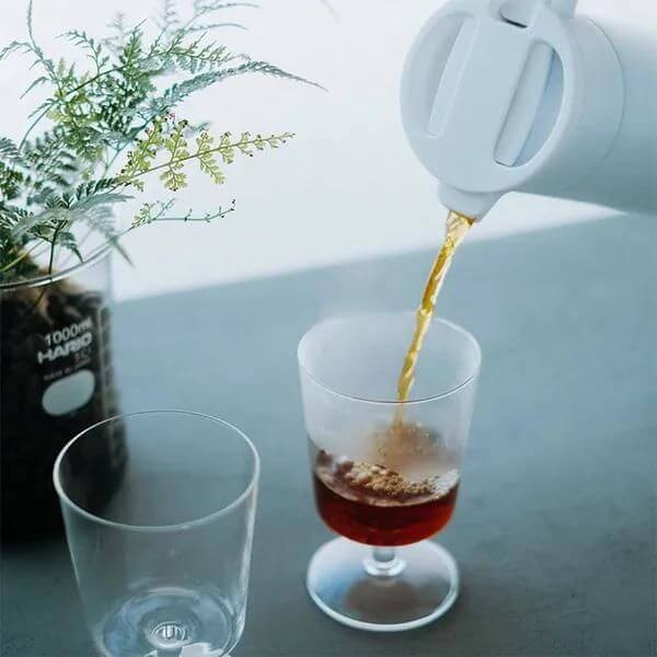 Hario Serwer Termiczny 600 ml biały – dzbanek próżniowy | CoffeeLove