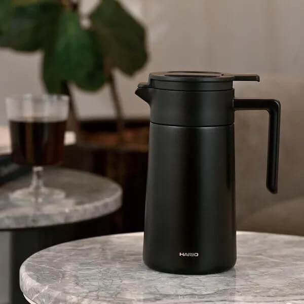 Hario Serwer Termiczny 600 ml czarny | CoffeeLove
