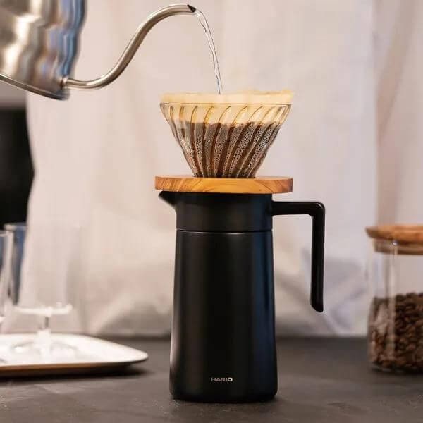 Hario Serwer Termiczny 600 ml czarny | CoffeeLove