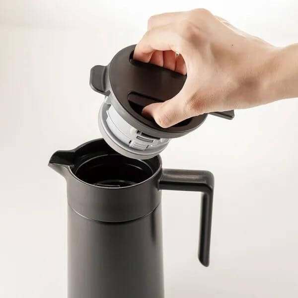 Hario Serwer Termiczny 600 ml czarny | CoffeeLove