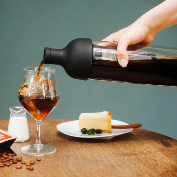 Hario Filter-In Coffee Bottle 650 ml black | CoffeeLove
