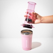 AeroPress Go Plus różowy | CoffeeLove