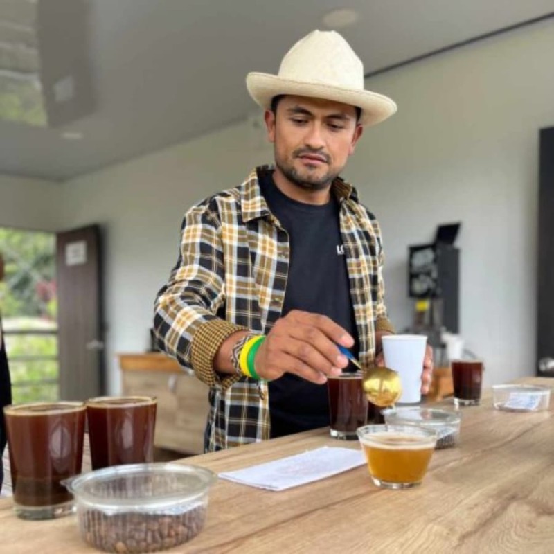 Kolumbia Typica Los Nogales Coffee 100 g | CoffeeLove