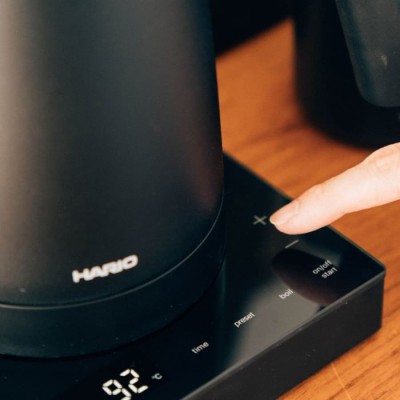 Hario Lyra Czajnik Elektryczny 800 ml czarny | CoffeeLove