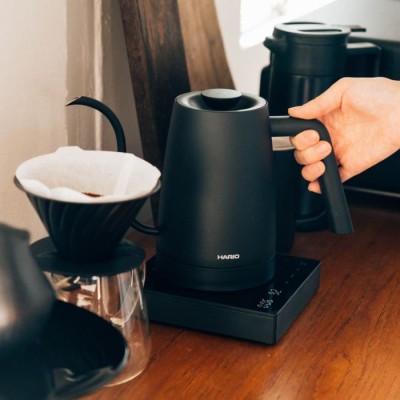 Hario Lyra Czajnik Elektryczny 800 ml czarny | CoffeeLove