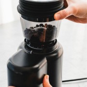 Hario Electric Coffee Grinder Compact N Black Młynek elektryczny | CoffeeLove