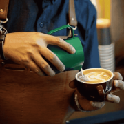 Rhino Coffee Gear dzbanek do mleka zielony 600 ml | CoffeeLove