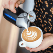 Rhino Coffee Gear dzbanek do mleka czarny 600 ml | CoffeeLove