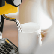 Rhino Coffee Gear dzbanek do mleka biały 950 ml | CoffeeLove