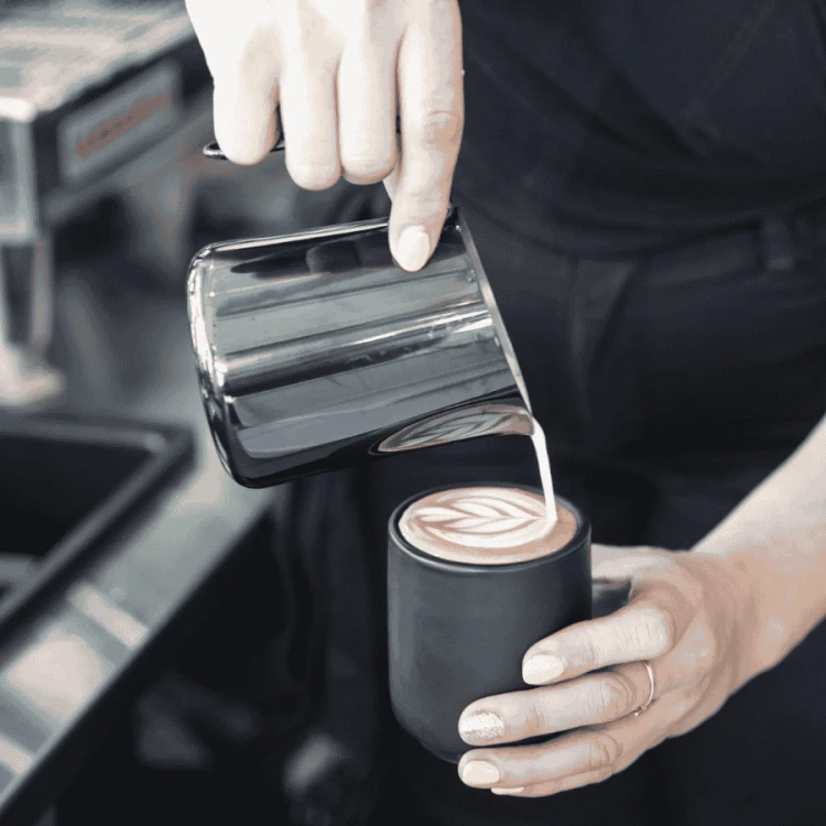 Fellow Eddy Steaming Pitcher 530 ml grafitowy | CoffeeLove