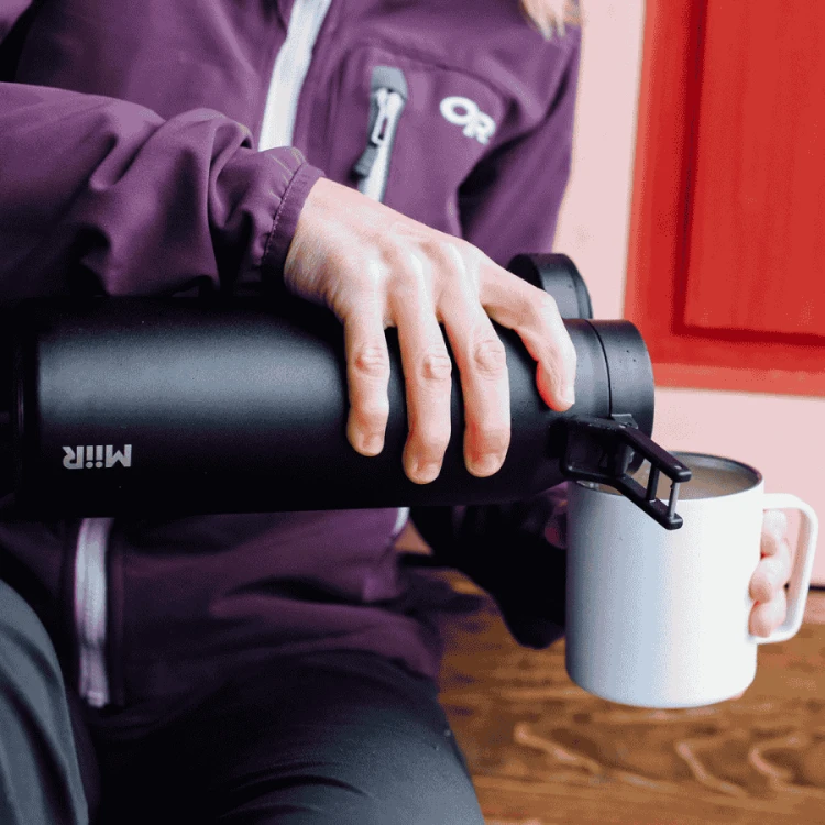 MiiR Howler butelka termiczna 950 ml  czarna | CoffeeLove