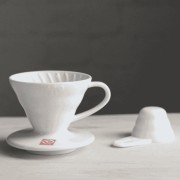Hario dripper V60-01 ceramiczny biały | CoffeeLove