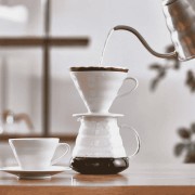 Hario dripper V60-01 ceramiczny biały | CoffeeLove