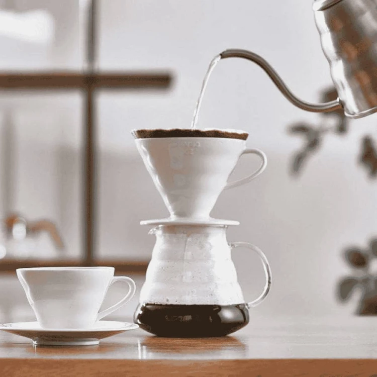 Hario dripper V60-01 ceramiczny biały | CoffeeLove