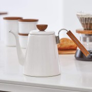 Hario Bona Coffee Enamel Drip Kettle 0,8l 1 | CoffeeLove