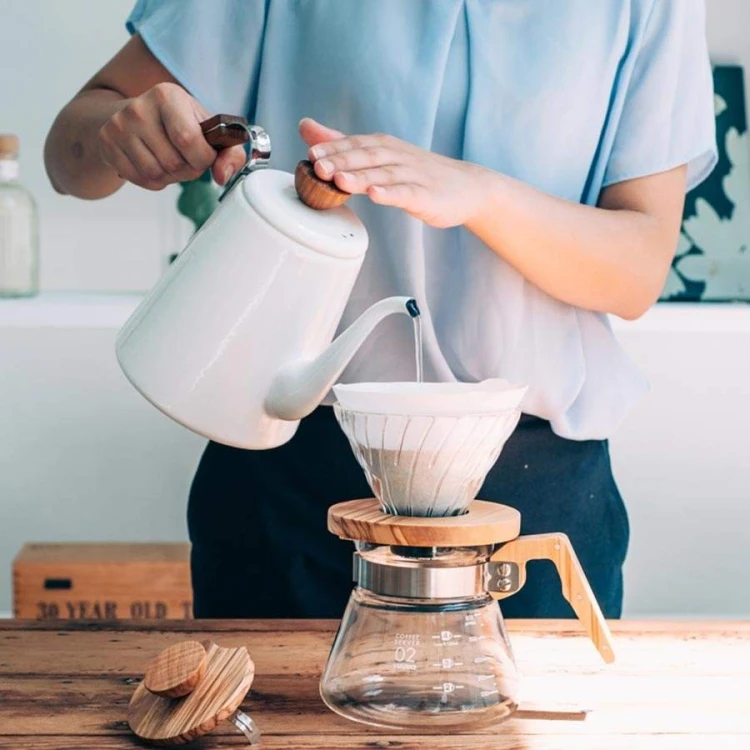 Hario Bona Coffee Enamel Drip Kettle 0,8l 1 | CoffeeLove