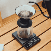 Hario V60-02 Dripper tritanowy NEO czarny | CoffeeLove