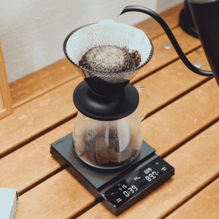 Hario V60-02 Dripper tritanowy NEO czarny | CoffeeLove
