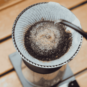 Hario V60-02 Dripper tritanowy NEO czarny | CoffeeLove