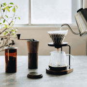 Hario Walnut młynek do kawy ręczny | CoffeeLove