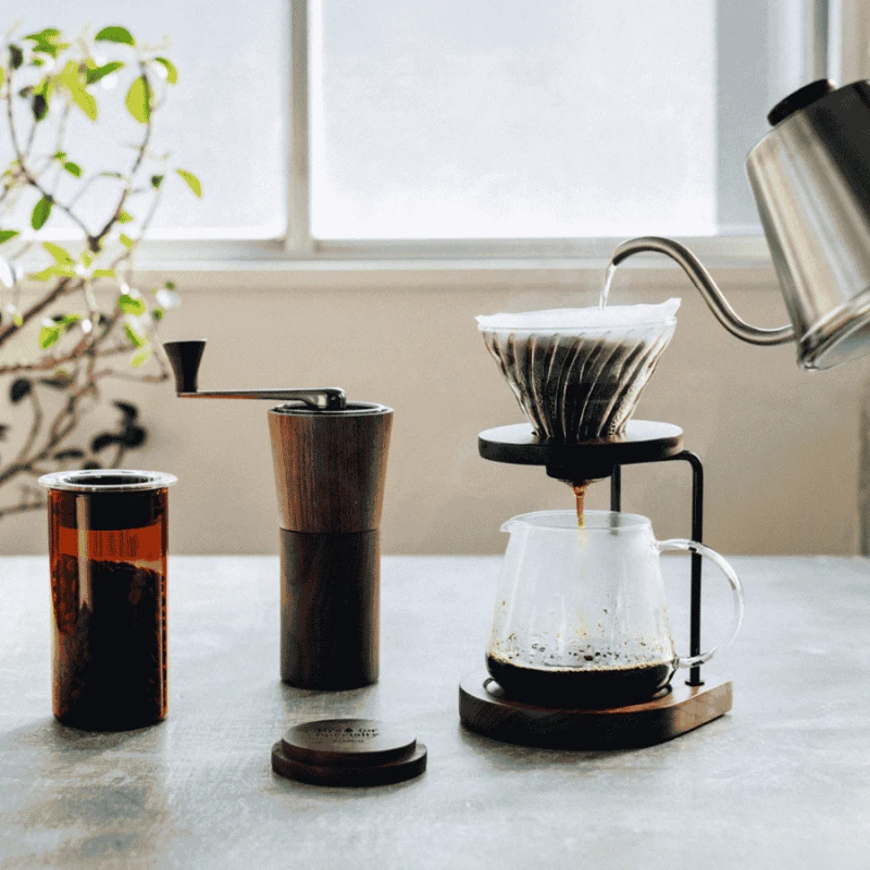 Hario Walnut młynek do kawy ręczny | CoffeeLove