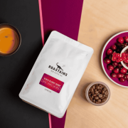 Roastains Kenia Bloody Berry 250 g | CoffeeLove