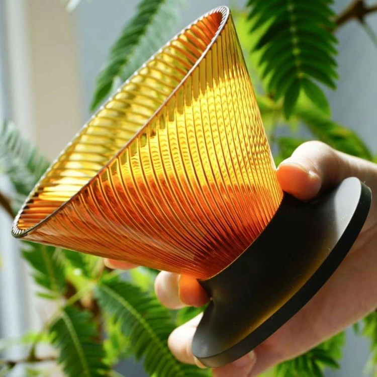 Hario NEO V60-02 - dripper tritanowy (rozmiar 02) bursztynowy | CoffeeLove