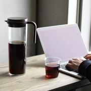Kinto Plug Dzbanek na wodę 1,2 l brązowy | CoffeeLove