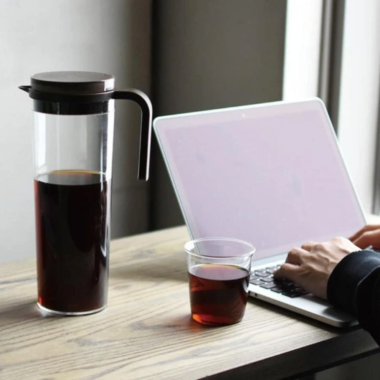 Kinto Plug Dzbanek na wodę 1,2 l brązowy | CoffeeLove