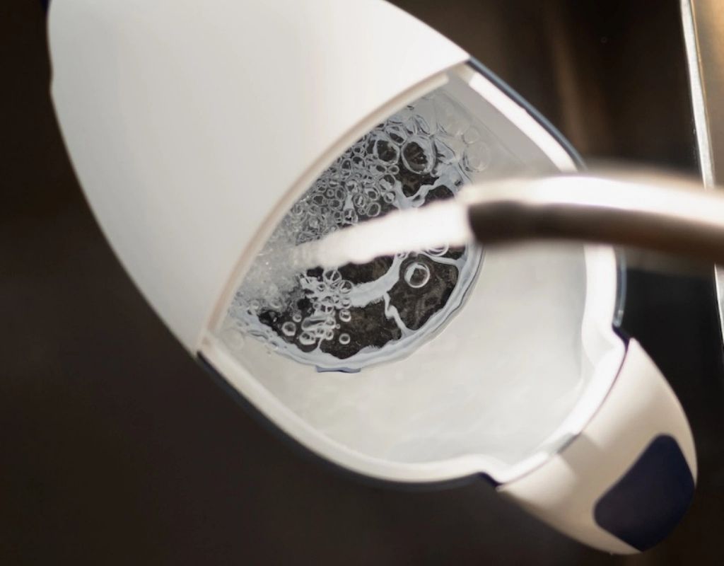 dzbanki filtrujące wodę - alternatywa dla plastikowych butelek
